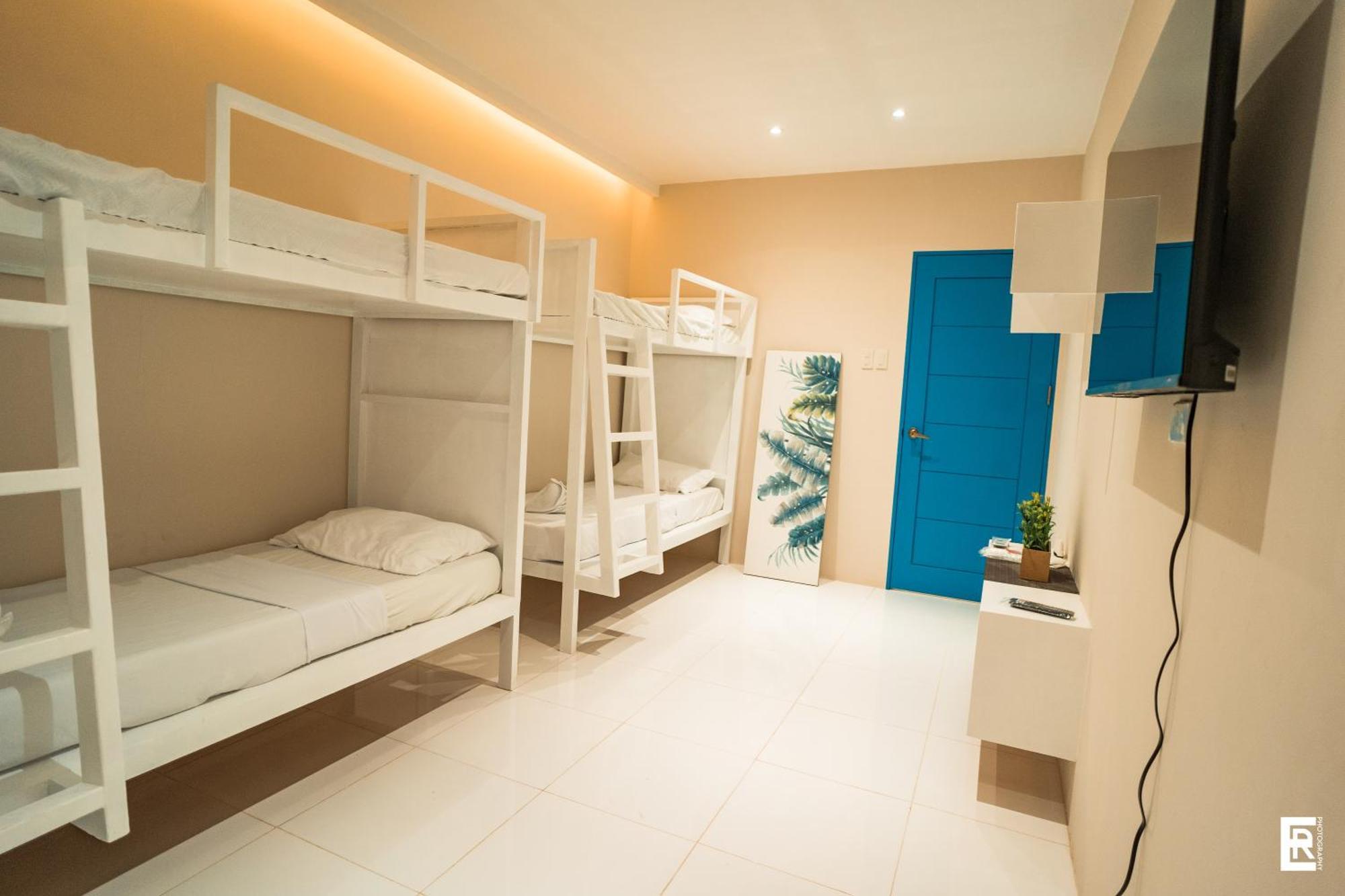 Bernese Resort Hotel Powered By Cocotel Ligao Quarto foto