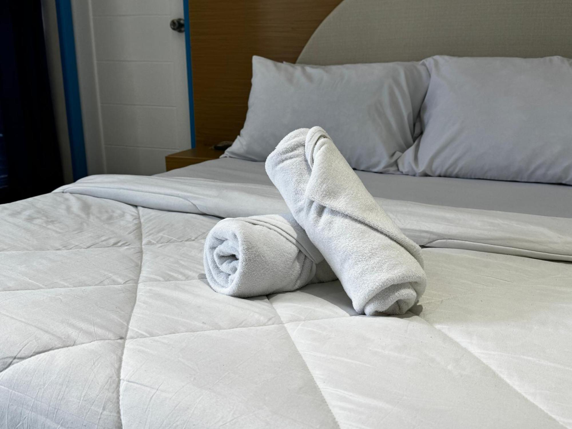 Bernese Resort Hotel Powered By Cocotel Ligao Quarto foto